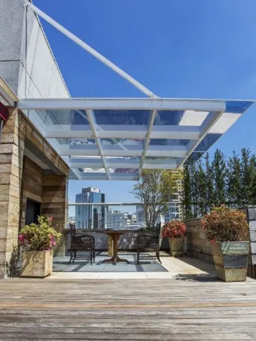 Imagem ilustrativa de Cobertura de área externa com vidro